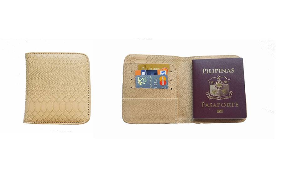 MIXMI CLASSIC PASSPORT WALLET (SNAKESKIN BEIGE)