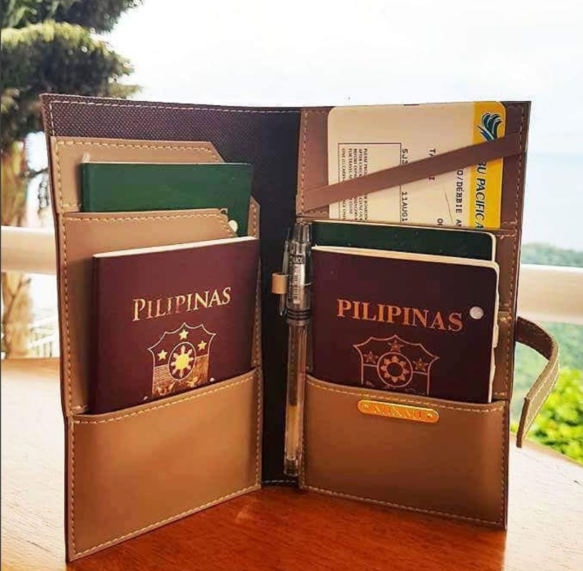 MIXMI Travis Passport Wallet