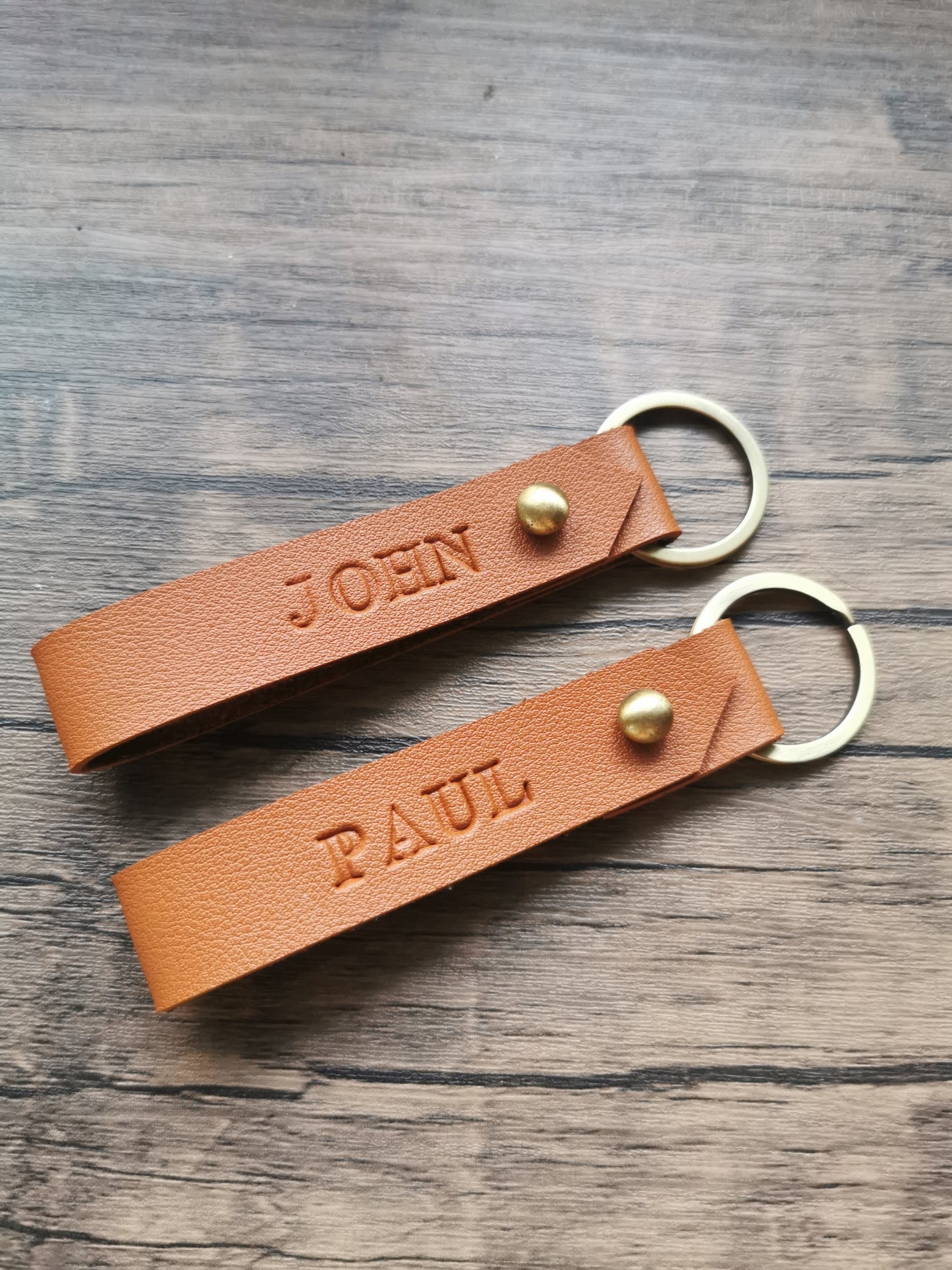 MIXMI BRASS STUD KEYCHAIN (DARK TAN)