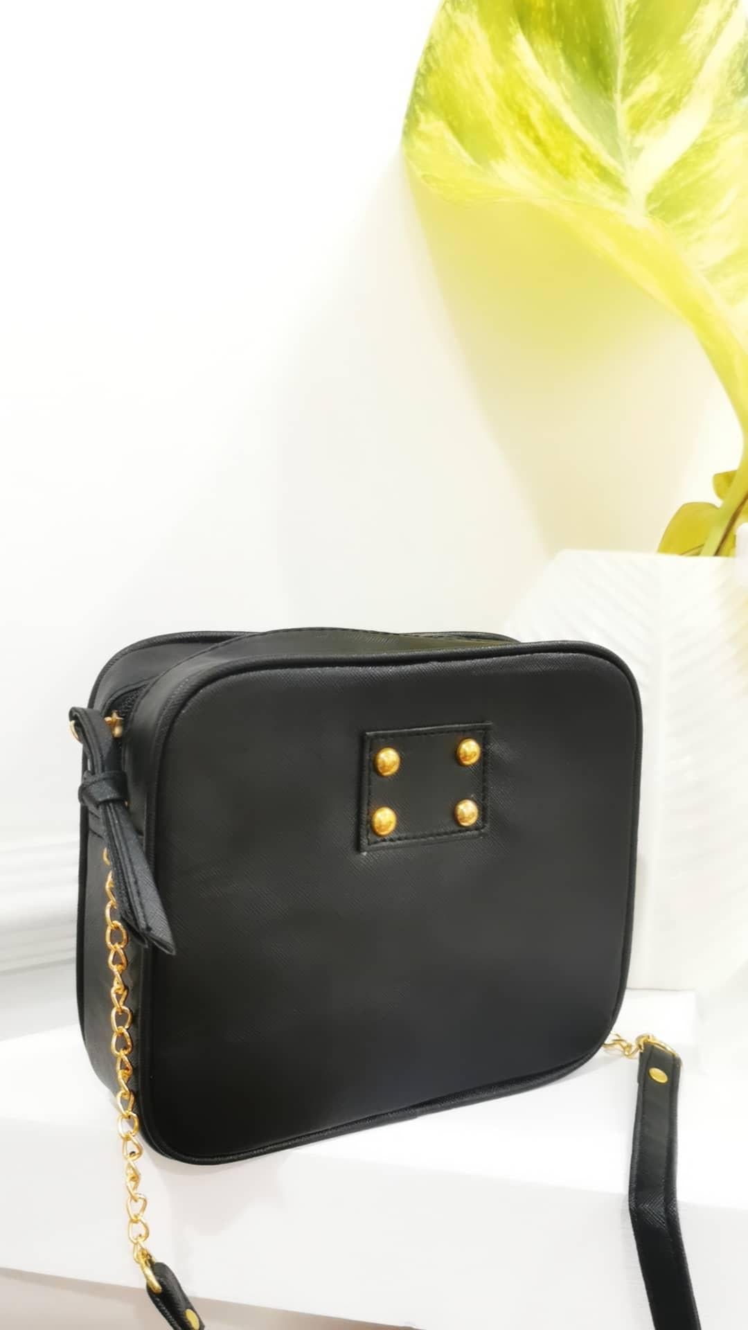 MIXMI TAYLOR CHAIN BAG (Black) GOLD CHAIN