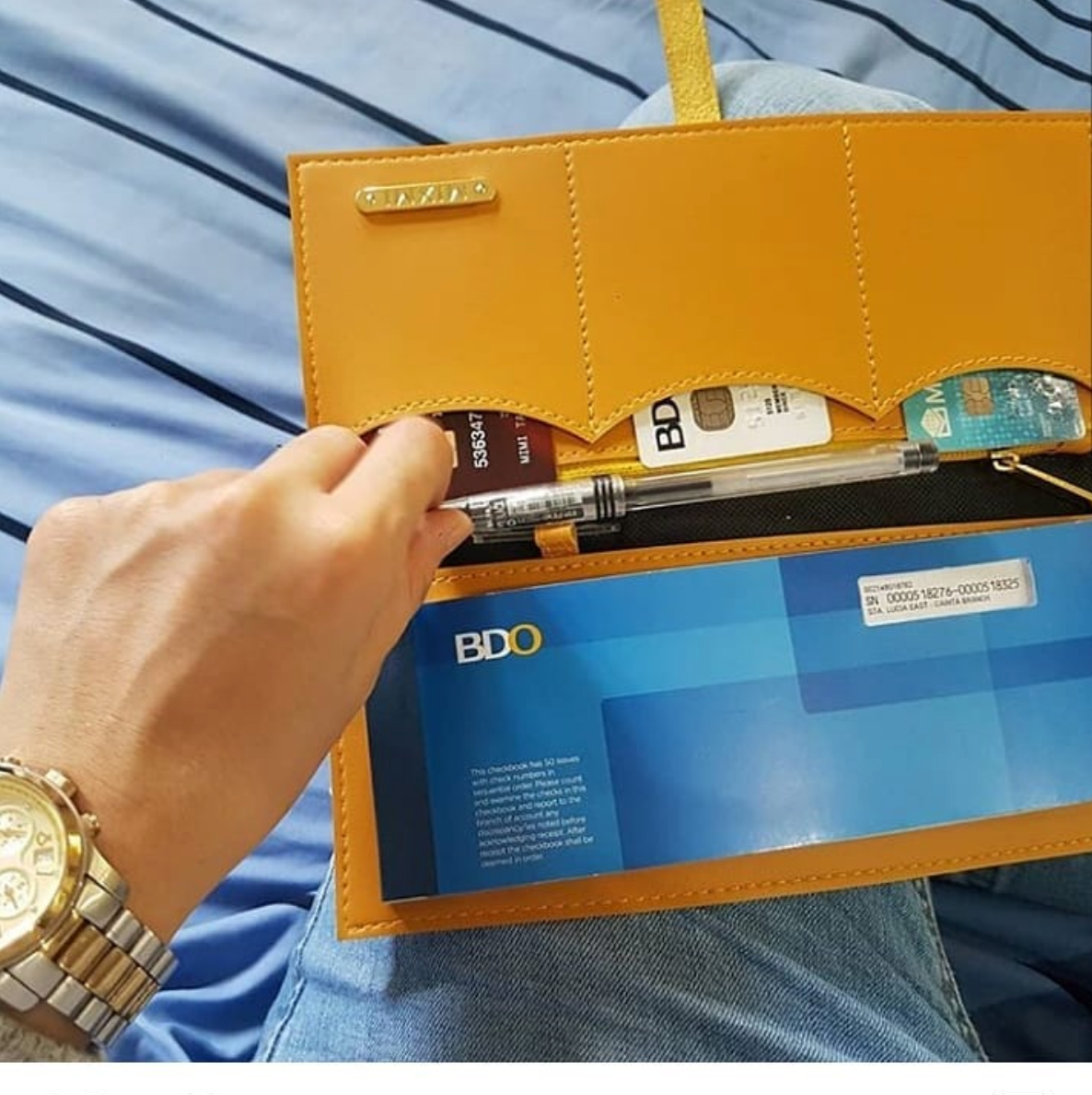 MIXMI SINGLE CHECKBOOK (MUSTARD)